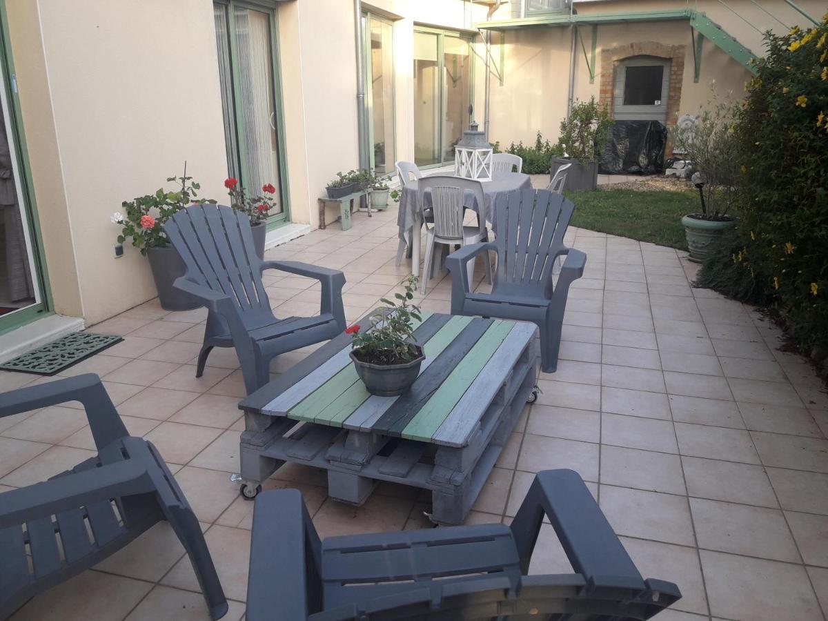 Chambre D'Hote Avec Piscine Couverte Coulaines Exterior foto